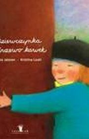 Dziewczynka i drzewo kawek