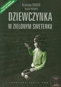 Dziewczynka w zielonym sweterku z płytą CD