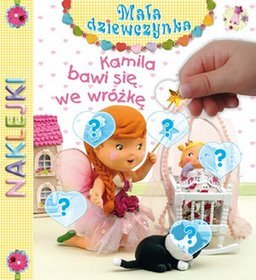 Kamila bawi się we wróżkę. Mała Dziewczynka