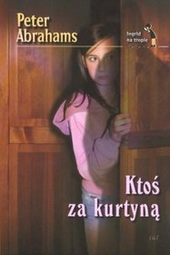 Ktoś za kurtyną