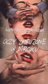Oczy zmrużone w mroku