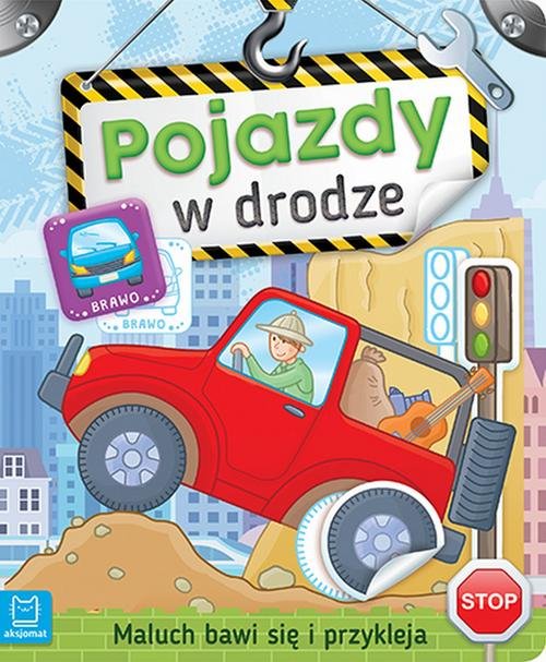 Maluch bawi się i przykleja Pojazdy w drodze