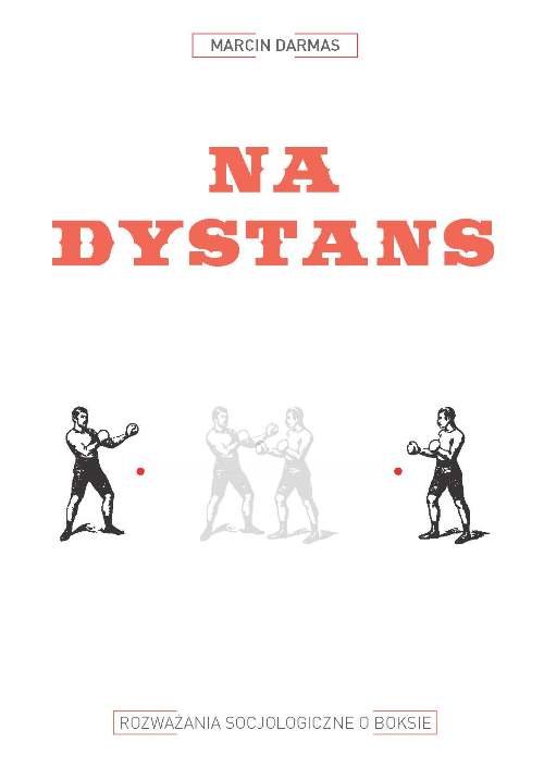Na dystans.