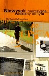 Niewysoki mężczyzna widziany od tyłu